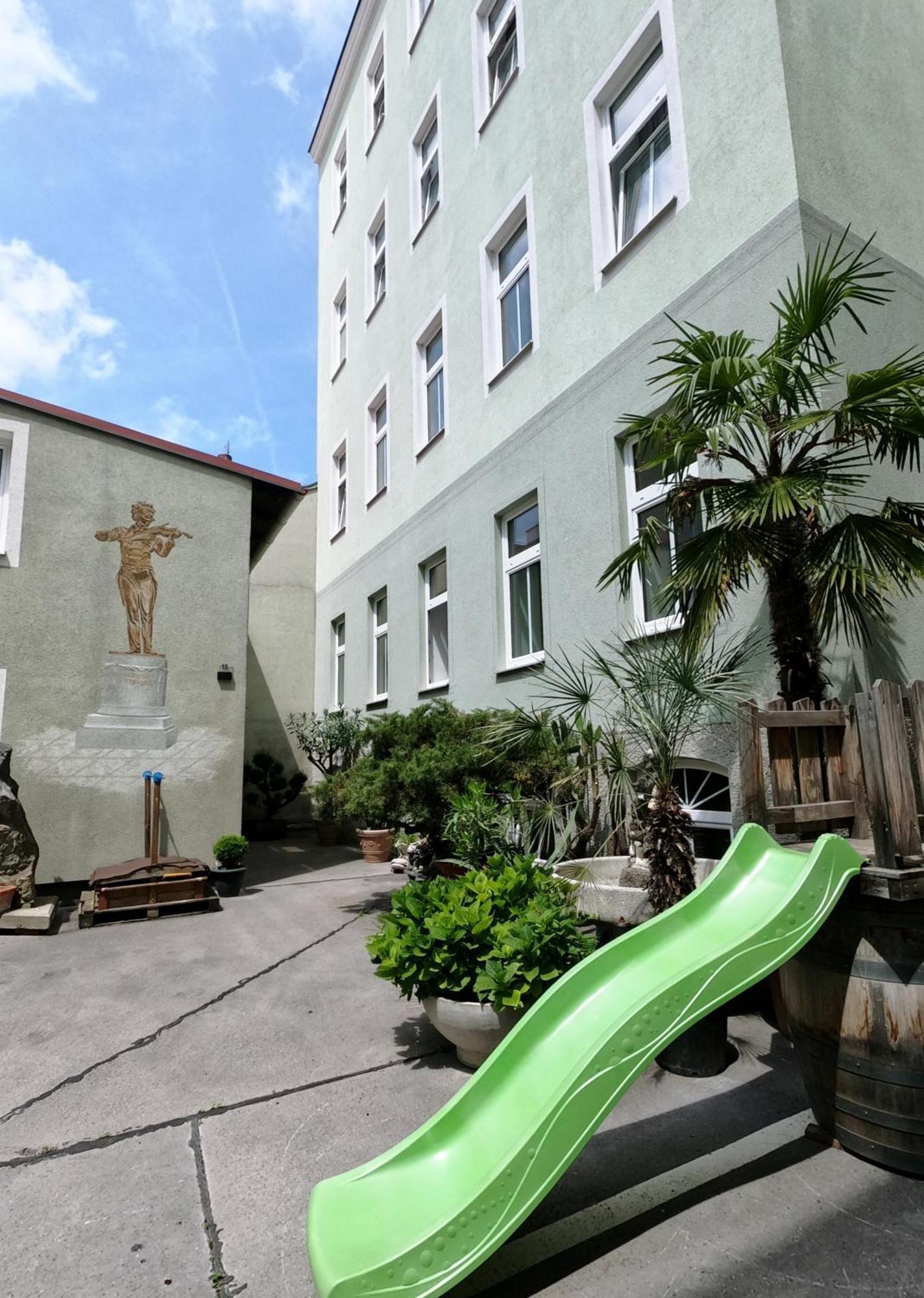Hotel-pension Fuenfhaus Guest house Vienna